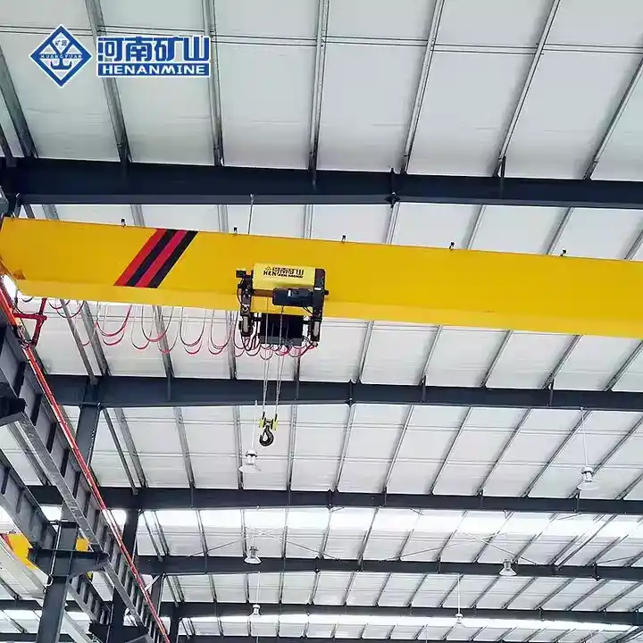 Low headroom hoist